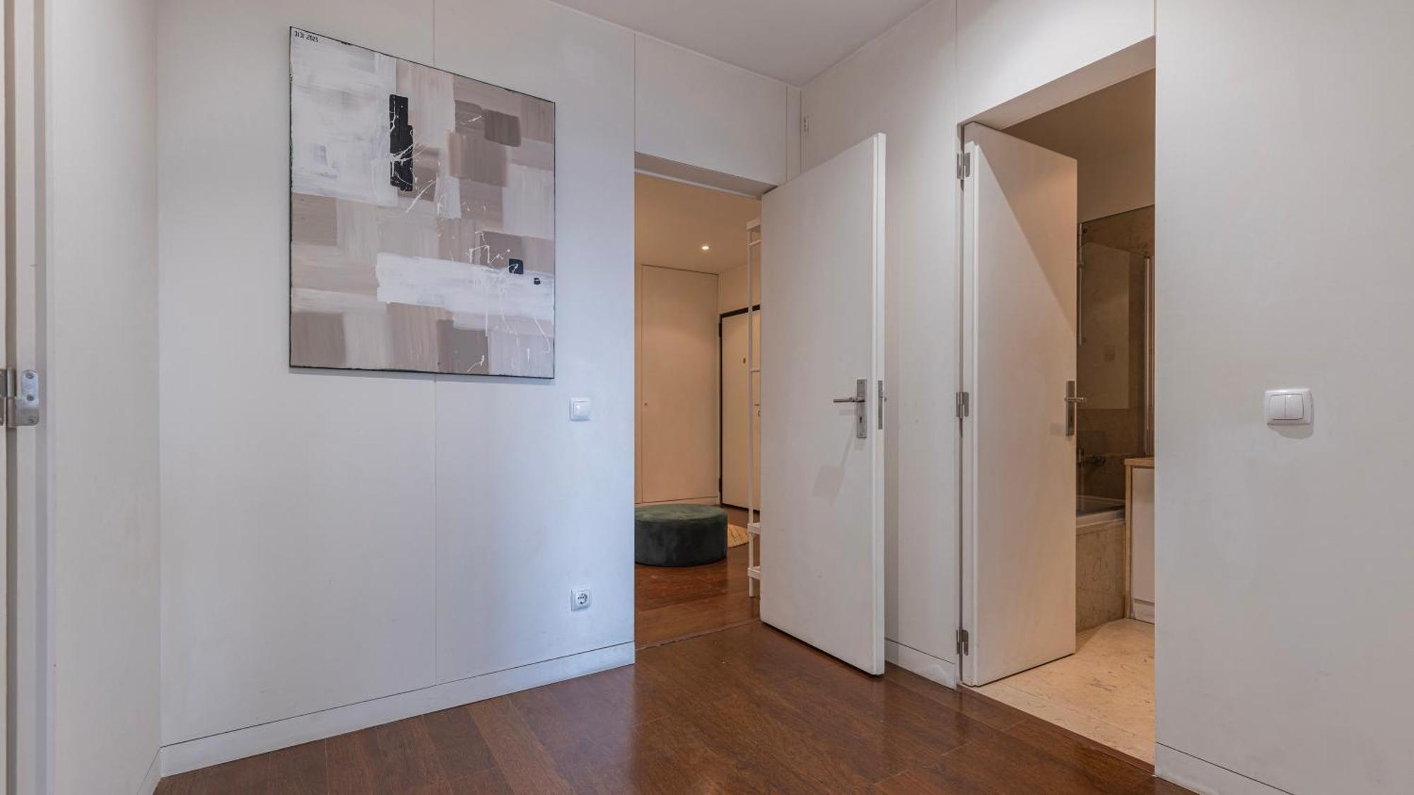 Classy 3bdr By Lovelystay *
